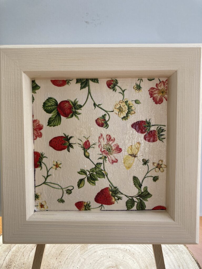 Houten kadertje Decoupage 'Aardbeien en vlinder'