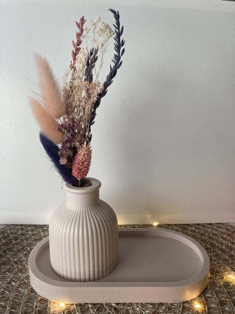 Set ovaal schaaltje + vaasje met droogbloemen in PorcelainX (keramisch gips)